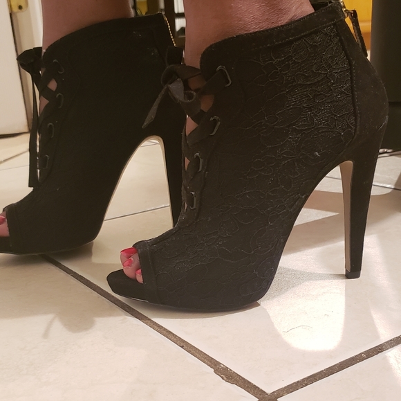 Shoes - Picture 2 of 3